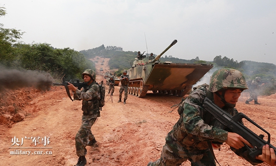 驾长车,锤炼铁甲雄风!东陆某旅闻令开训 驾长车,锤炼铁甲雄风!东陆某旅闻令开训