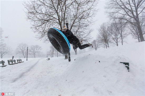 北美人民在暴风雪里快扛不住了 北美人民在暴风雪里快扛不住了