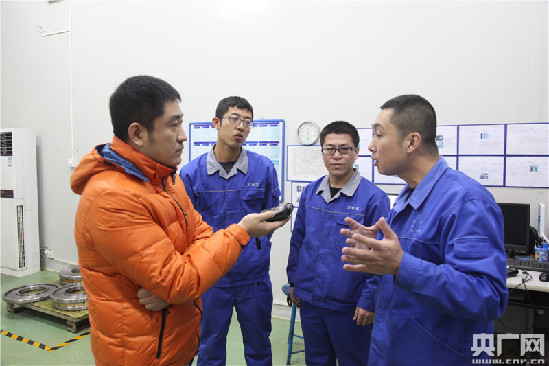 央广记者采访瓦轴集团“双师证”培训老师陈利家