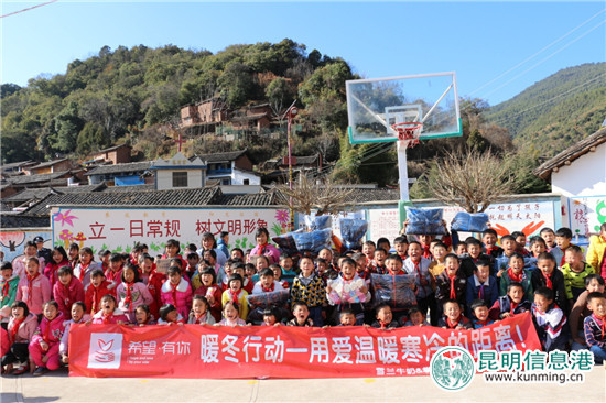 新希望雪兰牛奶暖冬行动让“冰花孩子”不再寒冷