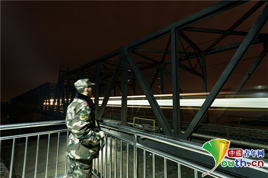 黄河守桥兵:一抹橄榄绿守护滔滔黄河水 黄河守桥兵:一抹橄榄绿守护滔滔黄河水