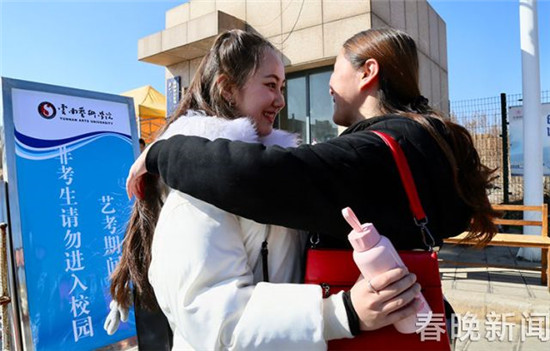 云南艺考首日 “00后”小鲜肉比颜值拼才艺 云南艺考首日 “00后”小鲜肉比颜值拼才艺