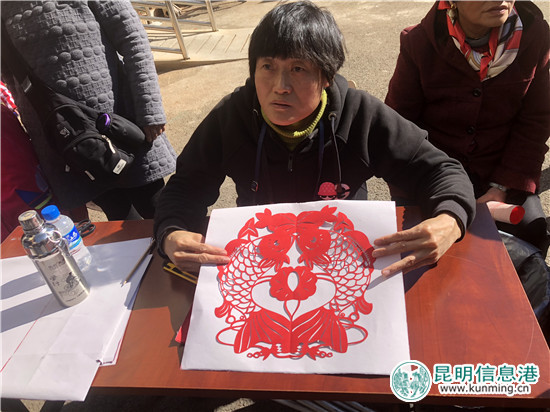 官渡星宇社区：13名书画家挥毫泼墨为居民送祝福