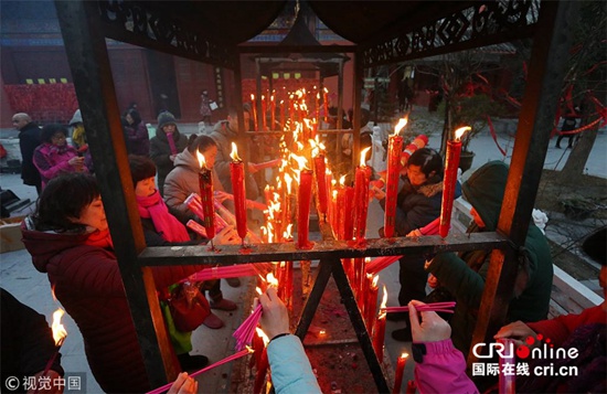 各地民众喝腊八粥 欢庆腊八节(组图)