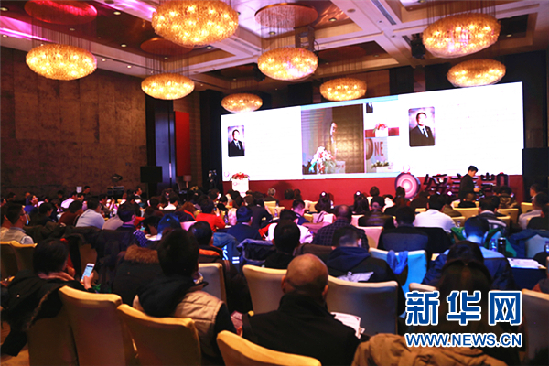 对抗艾滋病要尽早治疗、坚持治疗。活动现场 新华网杨锘/摄