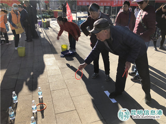 “暖冬”之行 迎新春文化惠民活动走进严家地社区