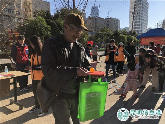 “暖冬”之行 迎新春文化惠民活动走进严家地社区