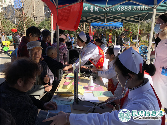 “暖冬”之行 迎新春文化惠民活动走进严家地社区