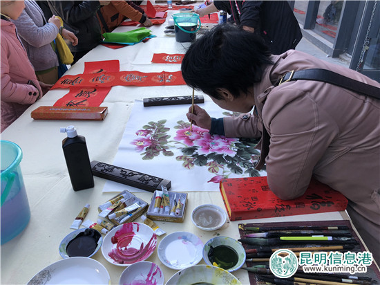 “暖冬”之行 迎新春文化惠民活动走进严家地社区