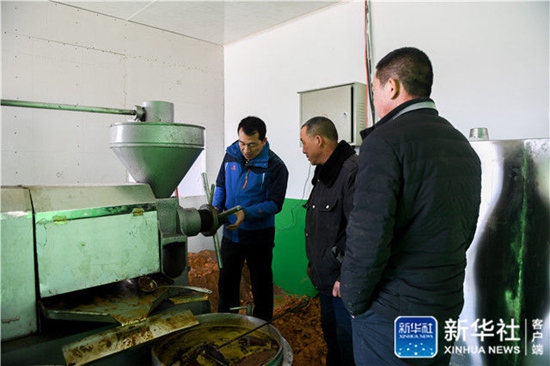 57个红手印留下的扶贫干部 57个红手印留下的扶贫干部