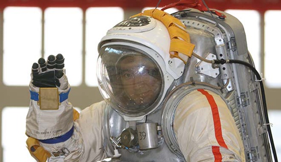 【飞天时代楷模】翟志刚:迈出太空第一步 请祖国放心! 【飞天时代楷模】翟志刚:迈出太空第一步 请祖国放心!