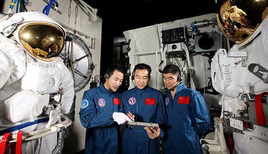 【飞天时代楷模】翟志刚:迈出太空第一步 请祖国放心! 【飞天时代楷模】翟志刚:迈出太空第一步 请祖国放心!