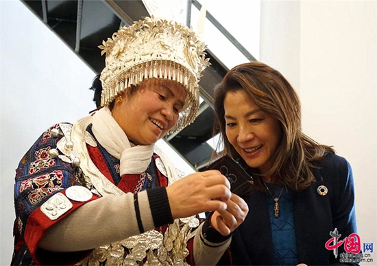 绣娘顾兰花:指尖绣出苗乡脱贫致富路 绣娘顾兰花:指尖绣出苗乡脱贫致富路