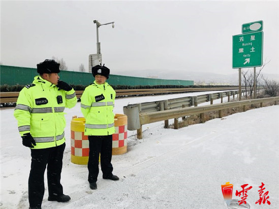 曲靖辖区降温降雪多路段结冰封路
