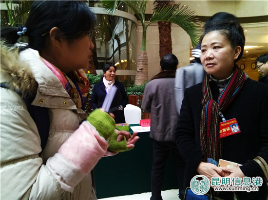 人大代表顶风冒雪报到 关注创文教育等热点 人大代表顶风冒雪报到 关注创文教育等热点