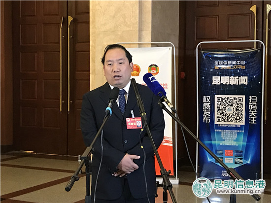 胡江辉:2018年底东川区86个深度贫困村将全部出列 胡江辉:2018年底东川区86个深度贫困村将全部出列