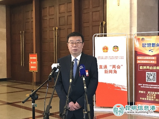 宗庆生回答记者提问 宗庆生回答记者提问