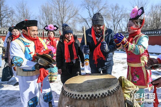 留学生体验传统满族年俗 留学生体验传统满族年俗