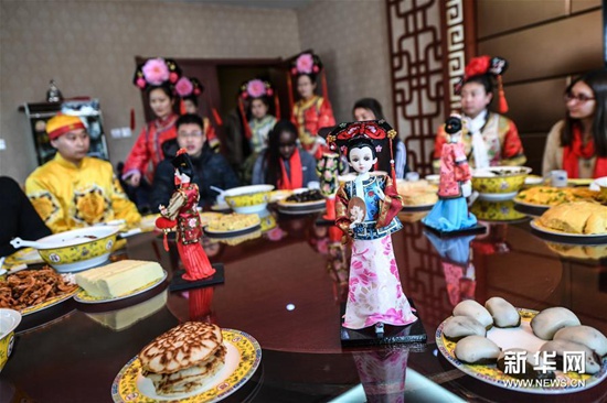 留学生体验传统满族年俗 留学生体验传统满族年俗