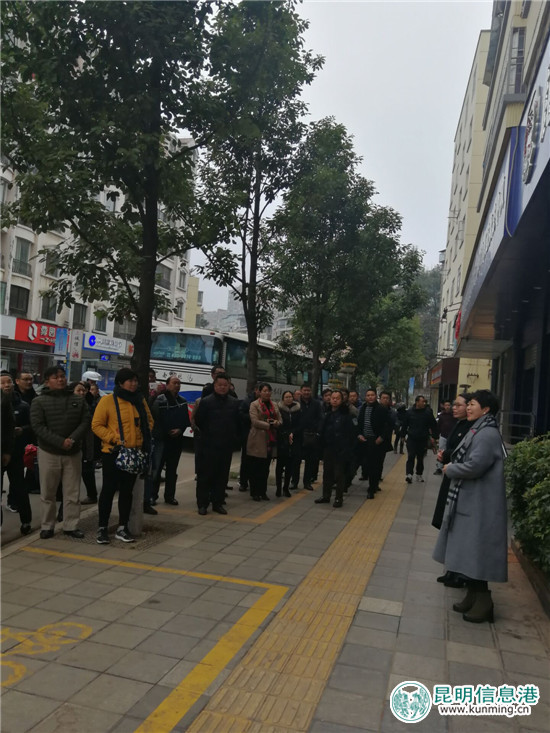 省司法厅组织参会人员现场观摩五华区公共法律服务中心 省司法厅组织参会人员现场观摩五华区公共法律服务中心