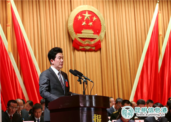 嵩明县长王秀江作政府工作报告