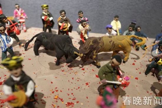 长达18米的大型千人面塑 还原云南人古风遗俗 长达18米的大型千人面塑 还原云南人古风遗俗