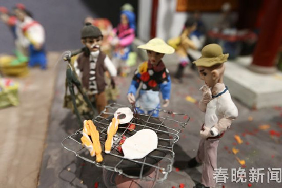 长达18米的大型千人面塑 还原云南人古风遗俗 长达18米的大型千人面塑 还原云南人古风遗俗