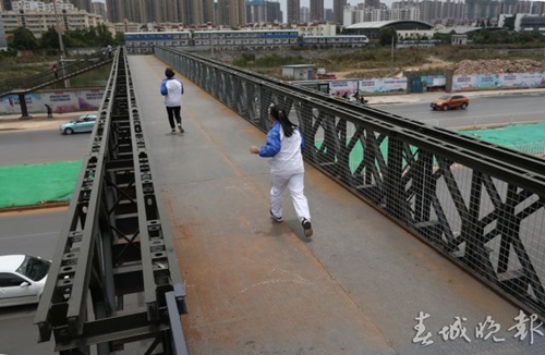 盘龙区今年将新增3000停车位 建5座天桥 盘龙区今年将新增3000停车位 建5座天桥