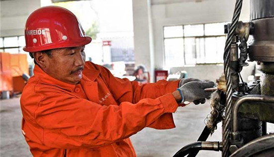 工作中的向巴扎西 工作中的向巴扎西