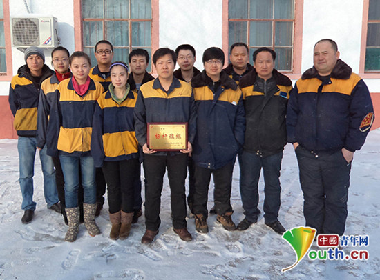 阿拉山口信号车间准轨一场被评选为2011年度乌鲁木齐电务段标杆班组。阿拉山口信号车间马卉园供图 阿拉山口信号车间准轨一场被评选为2011年度乌鲁木齐电务段标杆班组。阿拉山口信号车间马卉园供图