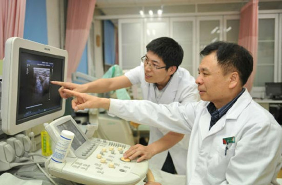 【中国梦实践者】B超“神探”40年坚守一线 挽救2000余名患儿的生命 【中国梦实践者】B超“神探”40年坚守一线 挽救2000余名患儿的生命