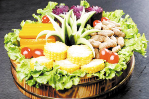 春节期间，多吃蔬菜杂粮，减少热量和脂肪摄入。