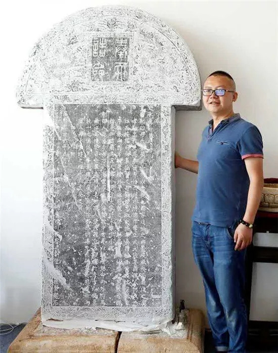 传拓留影金石为开 这个男人让中国最古老的印刷术在彩云之南“活”起来 传拓留影金石为开 这个男人让中国最古老的印刷术在彩云之南“活”起来