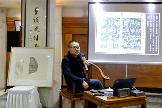 传拓留影金石为开 这个男人让中国最古老的印刷术在彩云之南“活”起来 传拓留影金石为开 这个男人让中国最古老的印刷术在彩云之南“活”起来