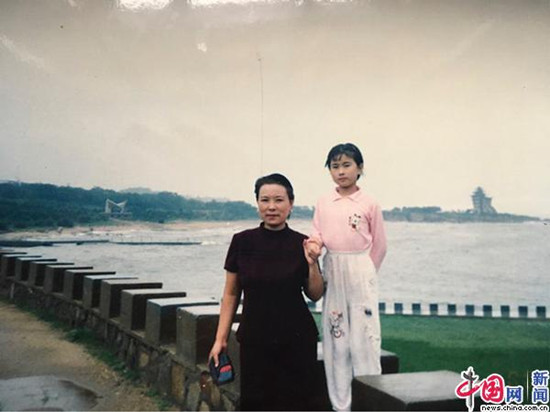 1999年，妈妈带我在山海关旅游。