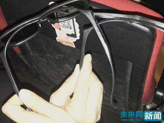 刘靓与妈妈一起去看3D电影。（受访者供图）