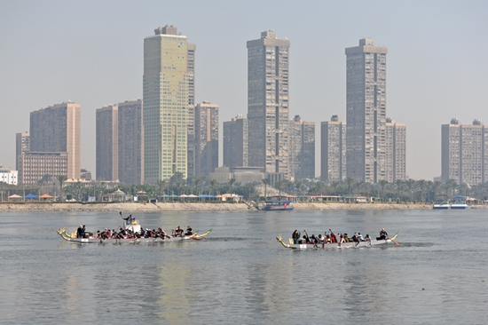 尼罗河赛龙舟 同庆中国年