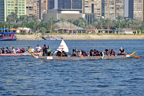 尼罗河赛龙舟 同庆中国年