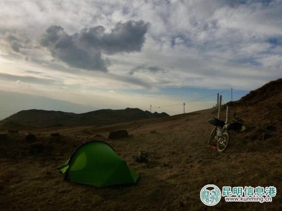 【我在云南过大年】英国外教骑行过春节 一人一车探索大美云南