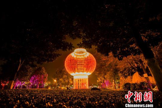 正月十三上灯 夜色下的泰州璀璨靓丽