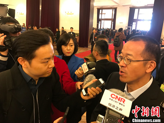 民营企业家参政议政 关注新科技改变生活 民营企业家参政议政 关注新科技改变生活