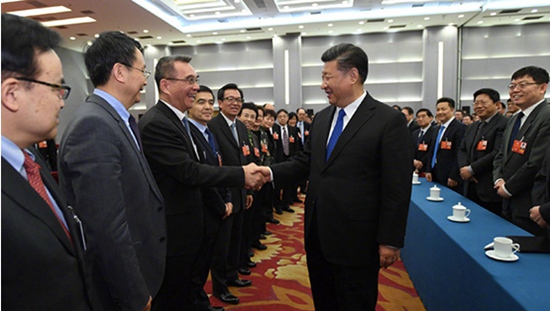 习近平在看望参加政协会议的民盟致公党无党派人士侨联界委员时强调：坚持多党合作发展社会主义民主政治 为决胜全面建成小康社会而团结奋斗