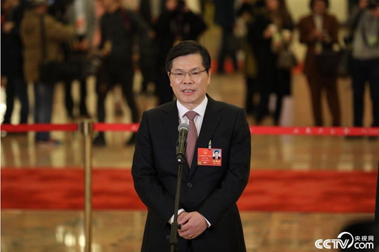 【2018两会】看,两会首次“代表通道”走出新时代气质 【2018两会】看,两会首次“代表通道”走出新时代气质