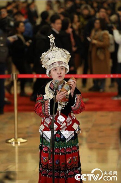 【2018两会】看,两会首次“代表通道”走出新时代气质 【2018两会】看,两会首次“代表通道”走出新时代气质