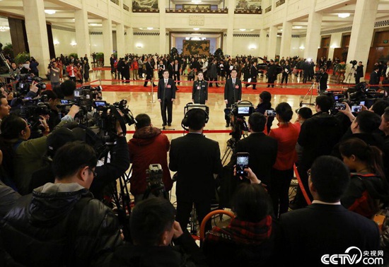 【2018两会】看,两会首次“代表通道”走出新时代气质 【2018两会】看,两会首次“代表通道”走出新时代气质