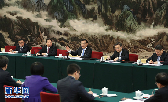     3月8日,中共中央政治局常委、国务院总理李克强参加十三届全国人大一次会议辽宁代表团的审议。