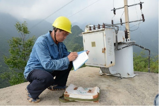 “草鞋电工”人大代表 “草鞋电工”人大代表