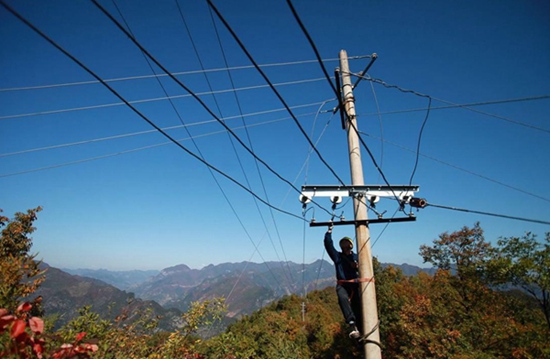 “草鞋电工”人大代表 “草鞋电工”人大代表