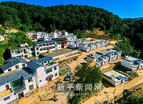 “红色山村”帽盒山展新颜