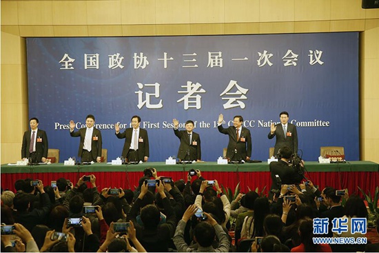 许家印:抓住产业扶贫、移民搬迁扶贫和就业扶贫这个扶贫的“牛鼻子” 许家印:抓住产业扶贫、移民搬迁扶贫和就业扶贫这个扶贫的“牛鼻子”